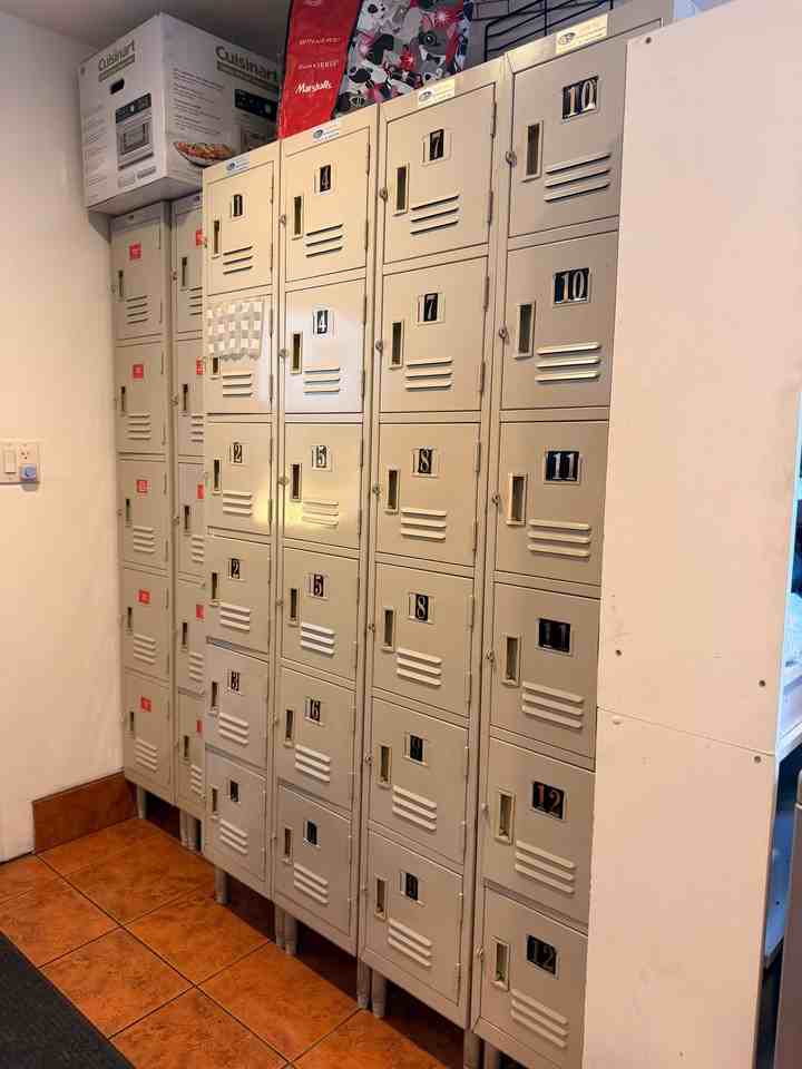 2366 Greenfield Ave - Photo 3 of 19