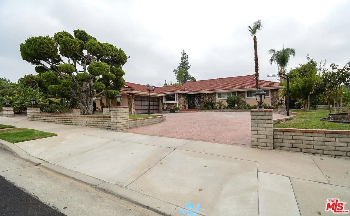 18680 Kenya St - Photo 6 of 12