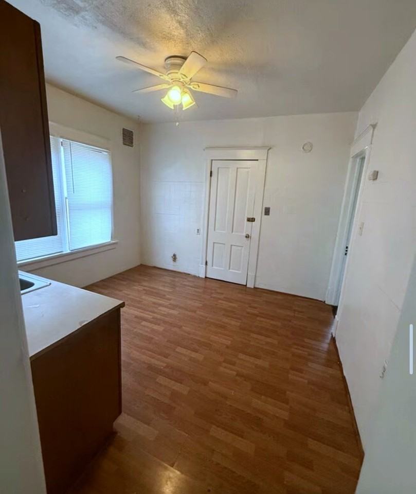 922 E Hamilton St #922 - Photo 3 of 6