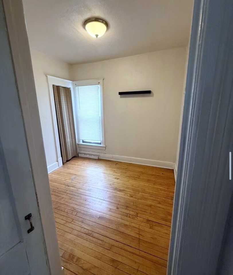 922 E Hamilton St #922 - Photo 4 of 6