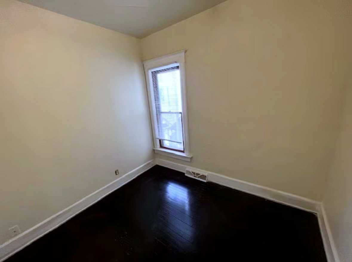922 E Hamilton St #922 - Photo 5 of 6