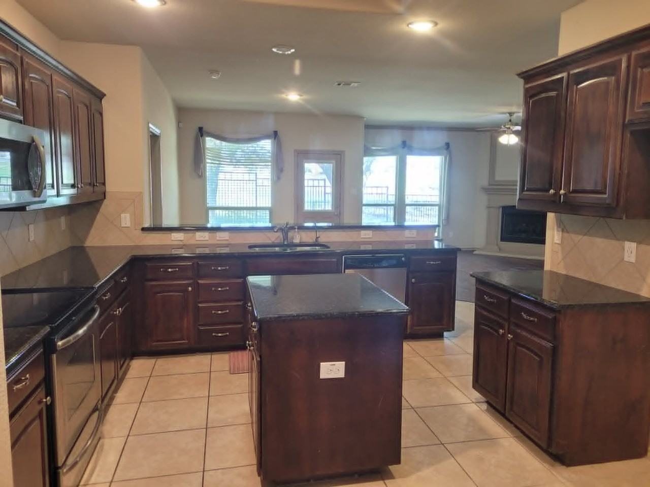 5833 Tuleys Creek Dr - Photo 4 of 20