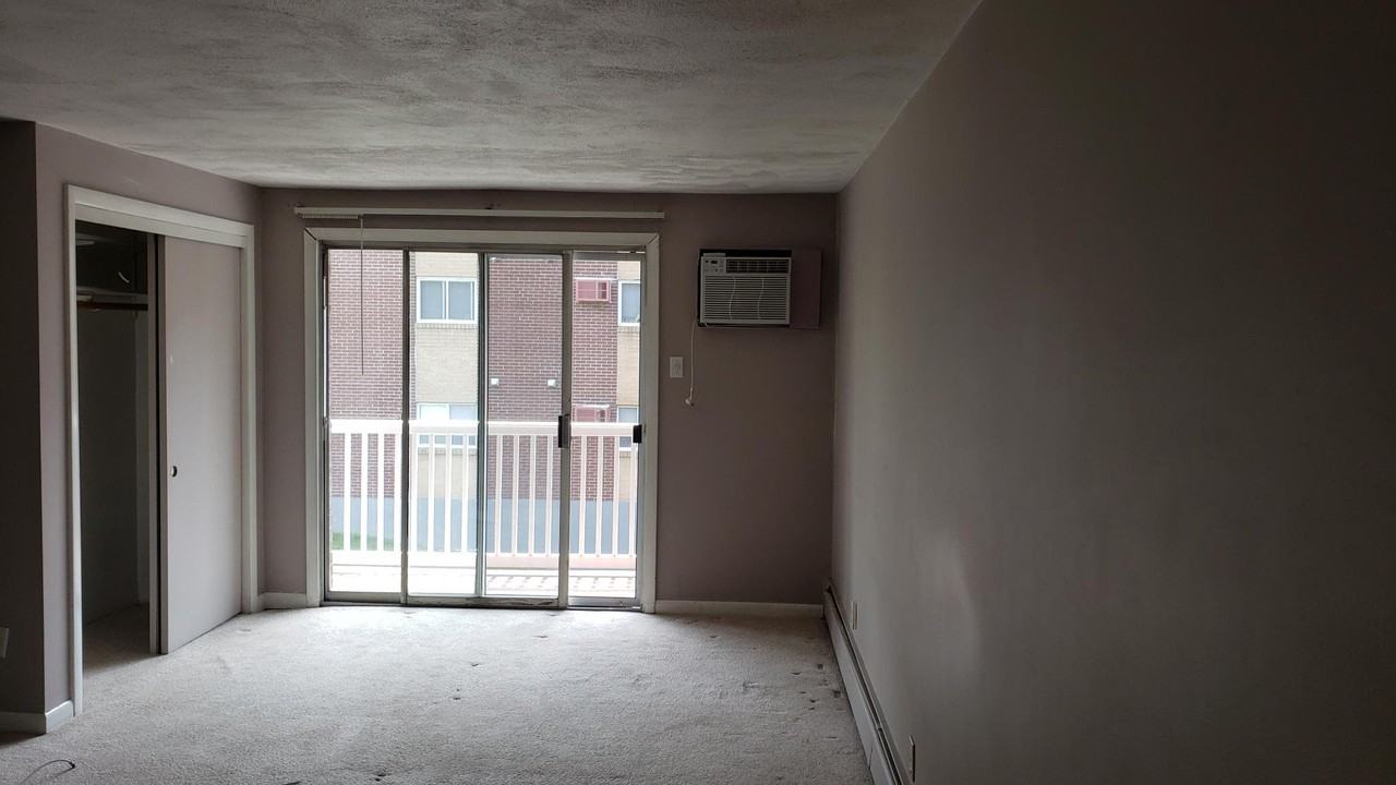 616 Boston Post Rd W - Photo 3 of 4