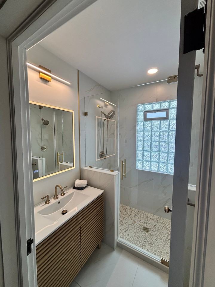 748 University Ave W - Photo 6 of 19