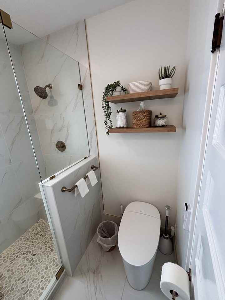 748 University Ave W - Photo 7 of 19