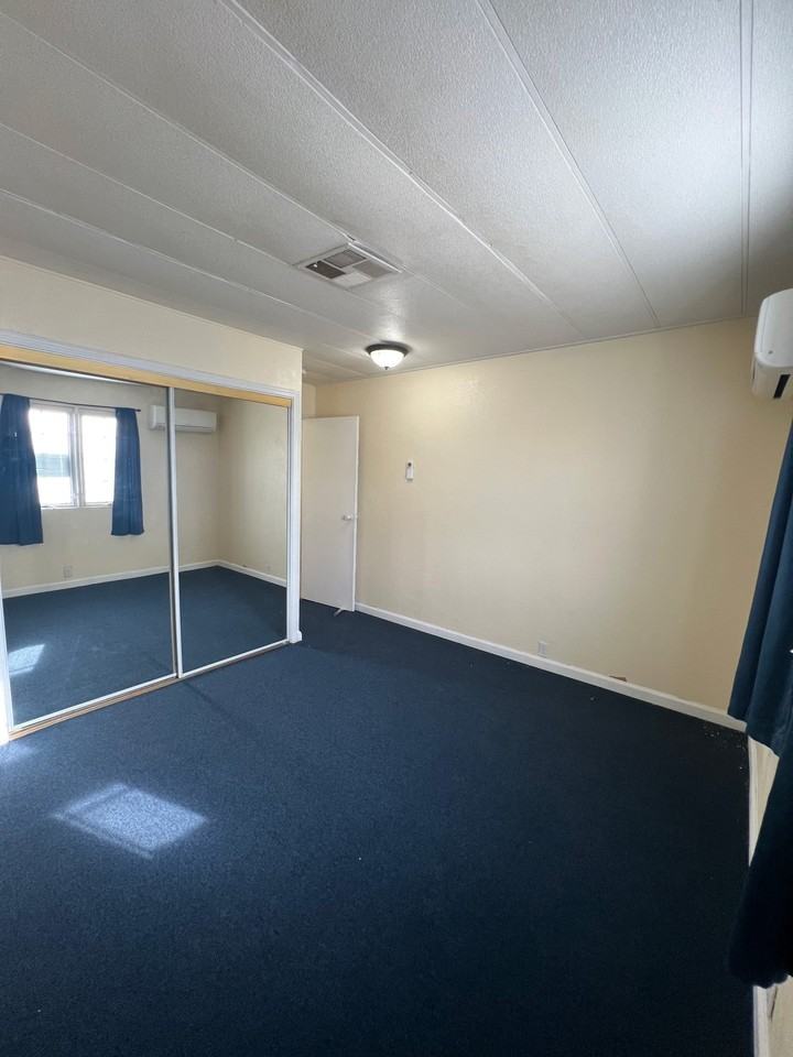 21989 Martin St - Photo 4 of 7