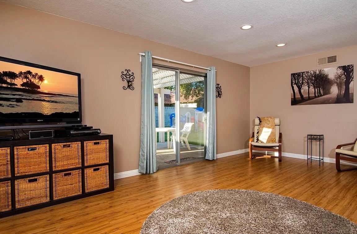 111 W Ronwood St - Photo 2 of 9