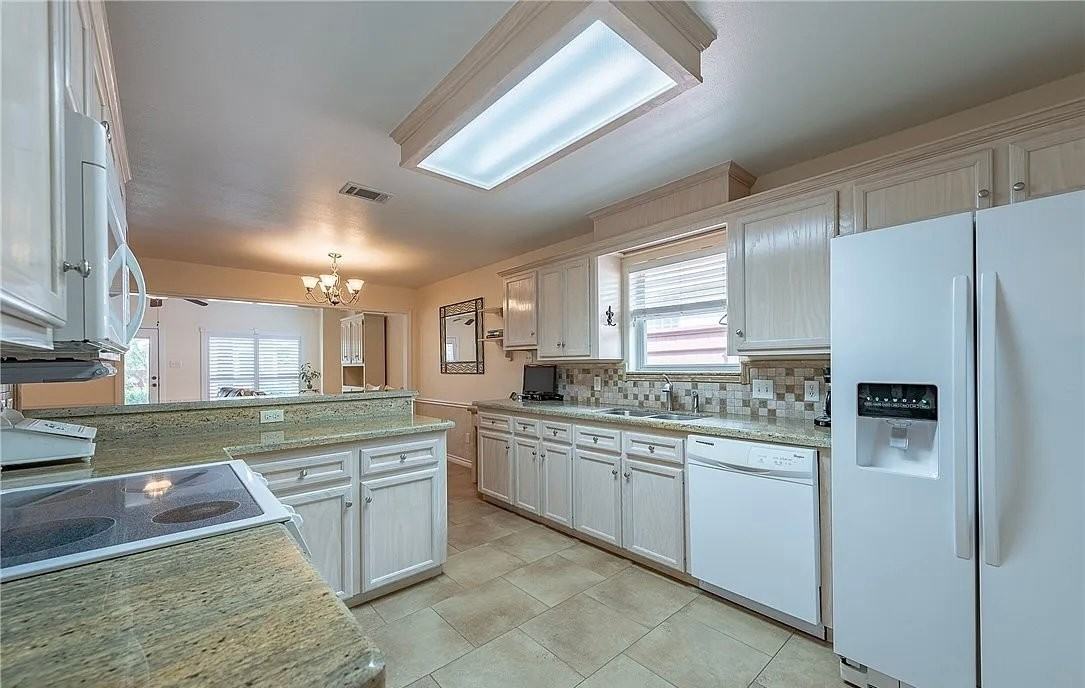 2340 Kendal Green Cir - Photo 3 of 7