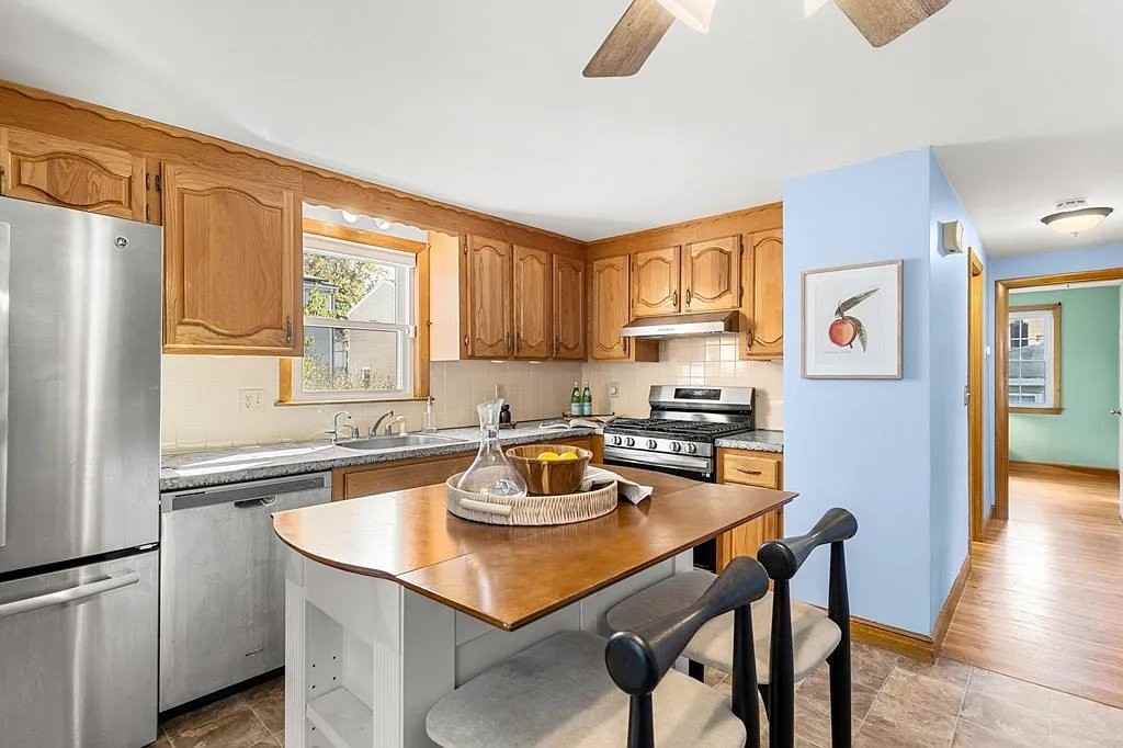 8 Prentiss St - Photo 4 of 9