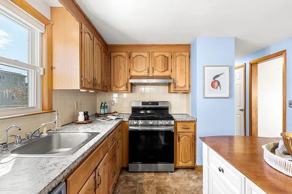 8 Prentiss St - Photo 5 of 9