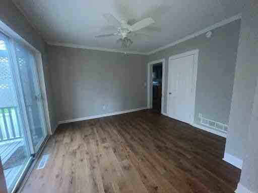 427 N Wabash Ave - Photo 4 of 12