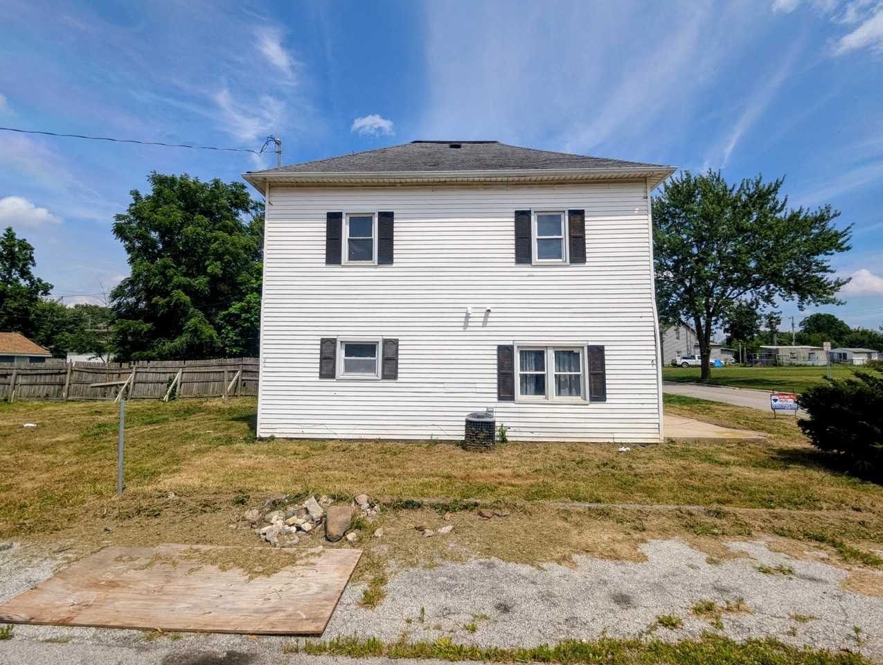822 W Franklin St - Photo 2 of 11