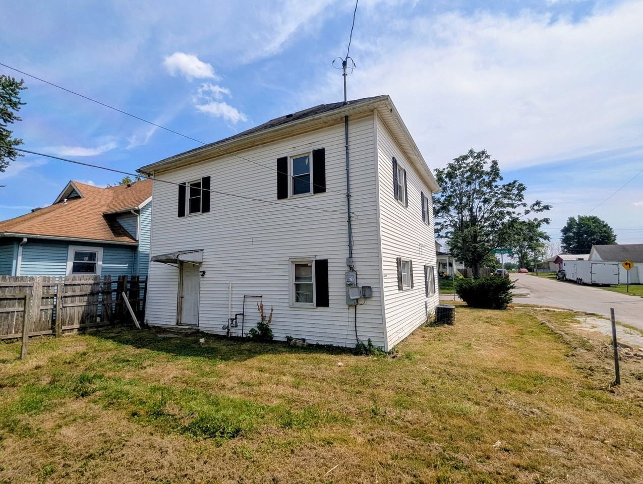 822 W Franklin St - Photo 3 of 11