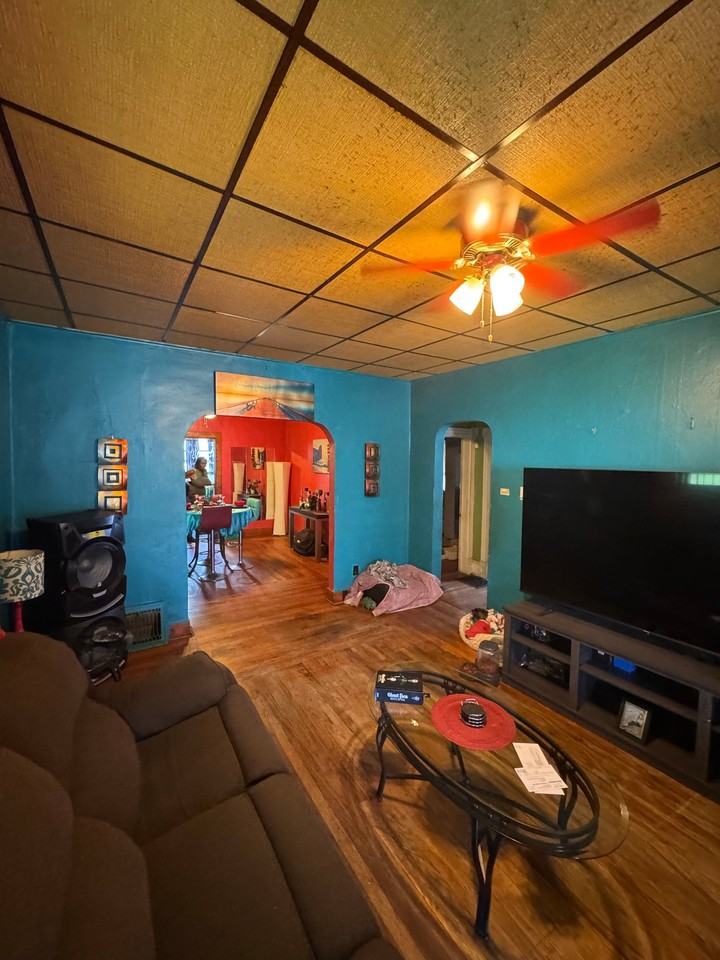 726 S 10th St - Photo 2 of 10