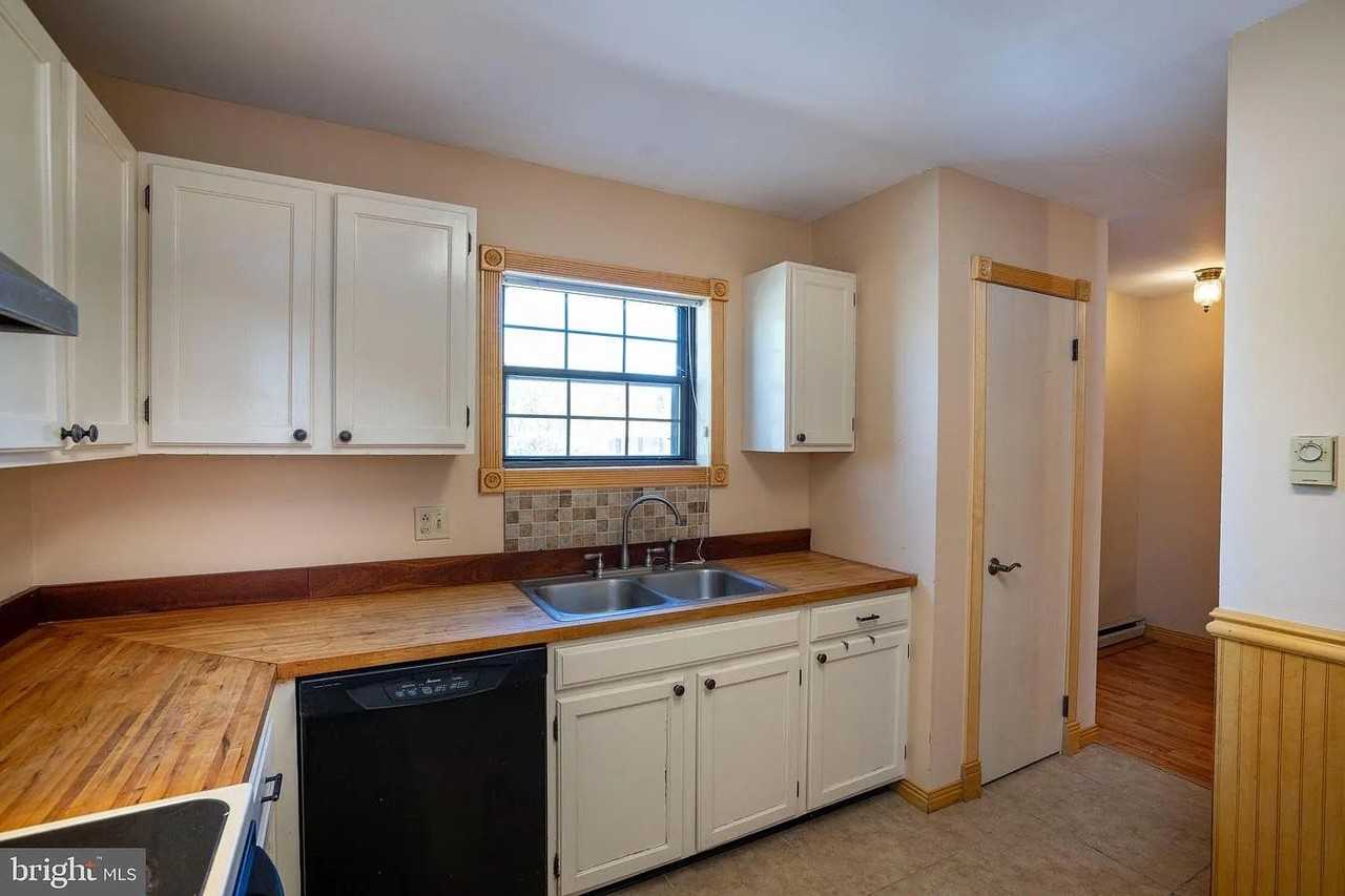 206B Homestead Ln - Photo 2 of 11