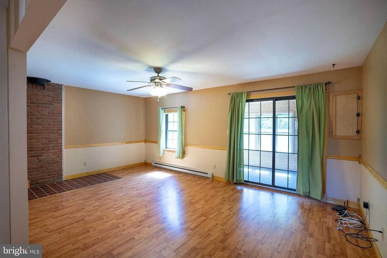 206B Homestead Ln - Photo 3 of 11