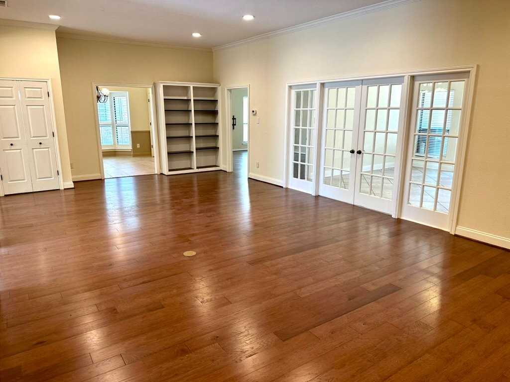6513 Elkhurst Dr - Photo 3 of 13