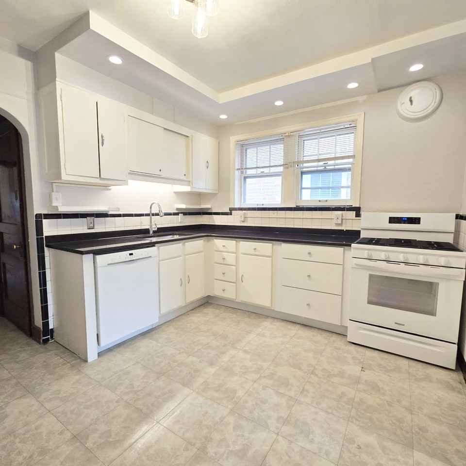 3529 Lawn Ave #3529 - Photo 4 of 15