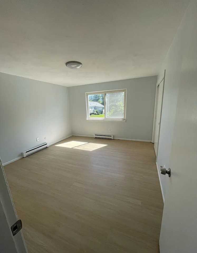 1671 Main St #7 - Photo 3 of 7