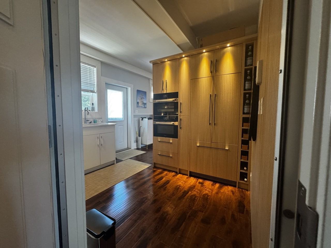 1064 Beverley Pl - Photo 2 of 12