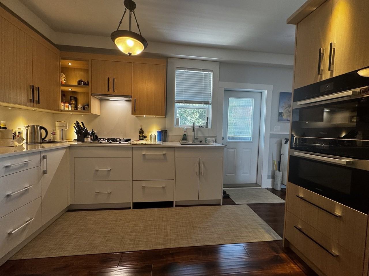 1064 Beverley Pl - Photo 3 of 12