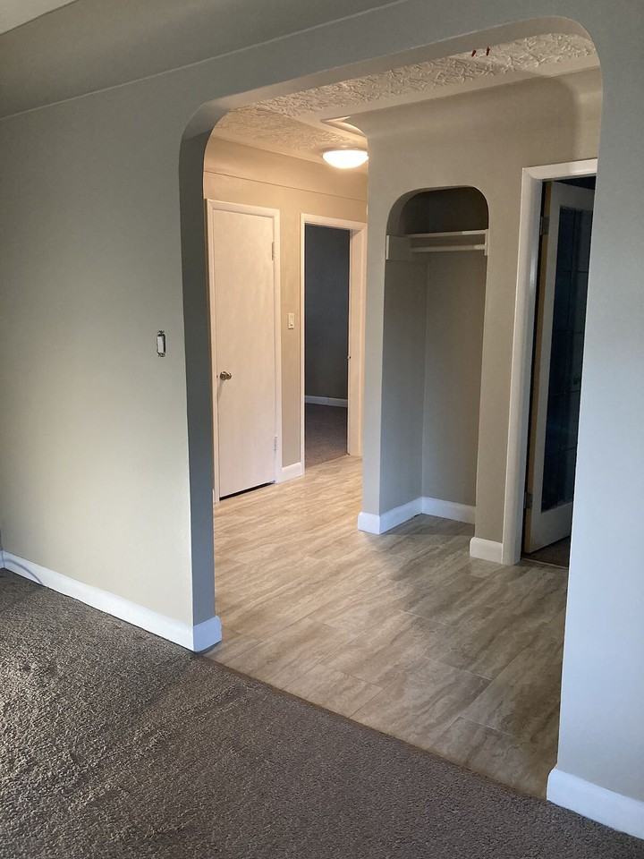 2328 24 Ave Sw - Photo 4 of 15