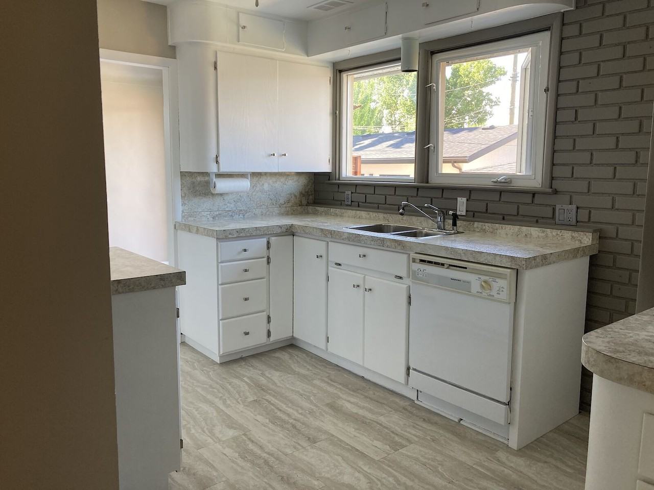 2328 24 Ave Sw - Photo 6 of 15