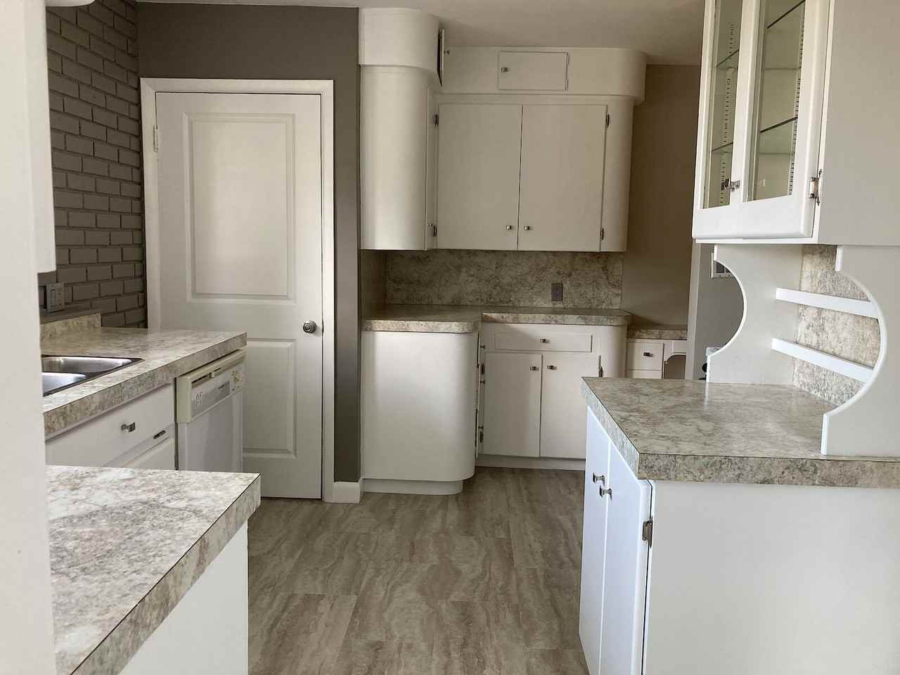 2328 24 Ave Sw - Photo 7 of 15