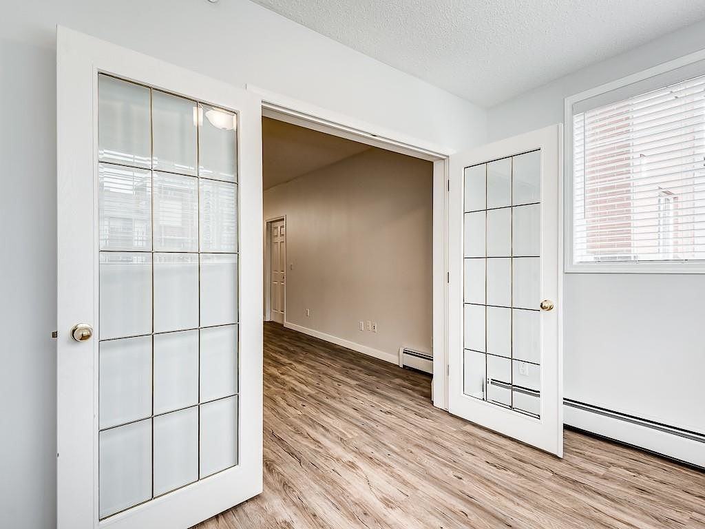 126 14 Ave Sw - Photo 4 of 19