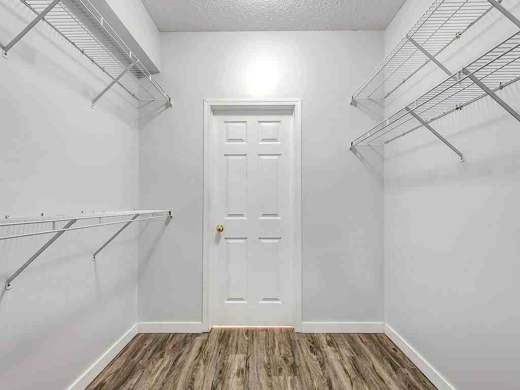126 14 Ave Sw - Photo 7 of 19