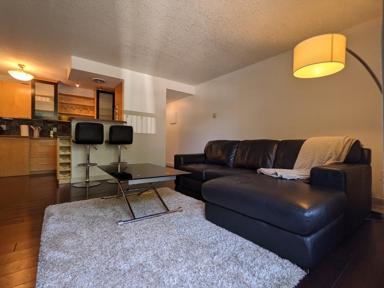 123 - 123 24 Avenue Southwest - Photo 2 of 25
