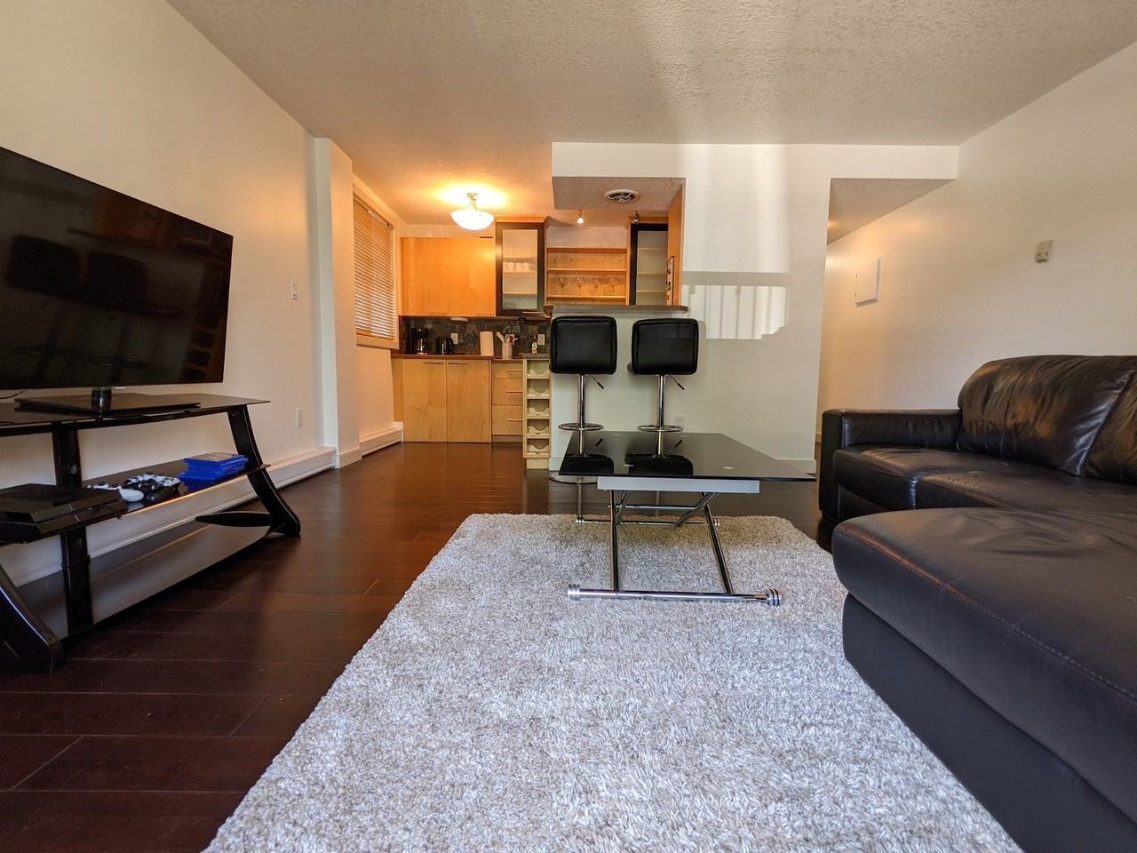 123 - 123 24 Avenue Southwest - Photo 4 of 25