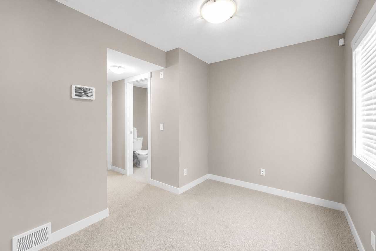 119 Skyview Ranch Manor Ne - Photo 6 of 38