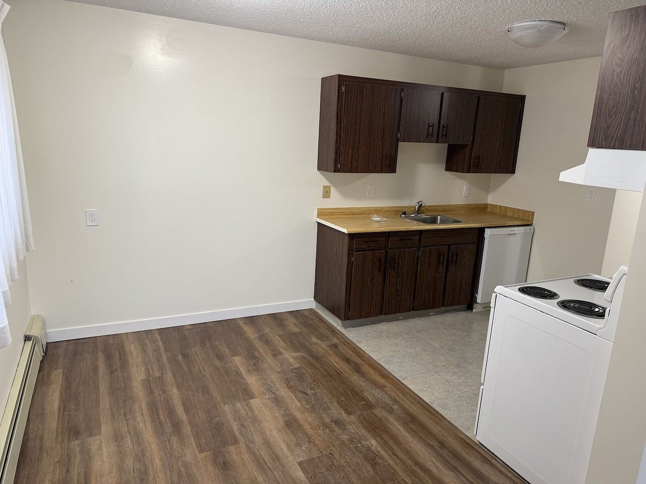 10849 117 St Nw - Photo 3 of 6