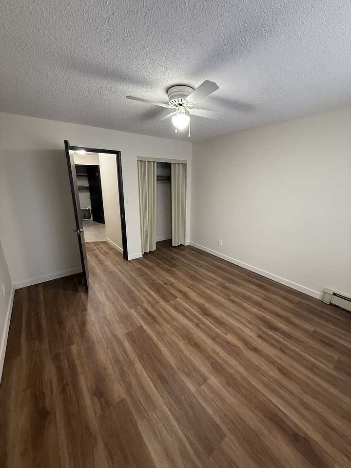 10849 117 St Nw - Photo 4 of 6