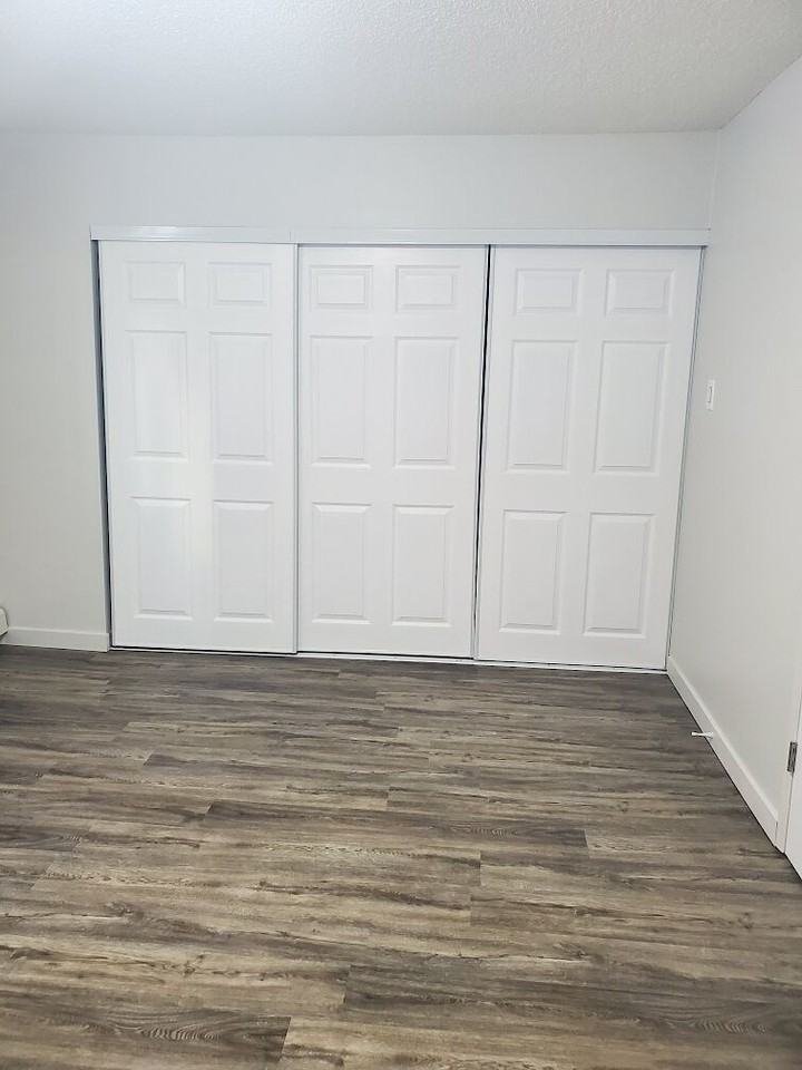 10849 117 St Nw - Photo 5 of 6