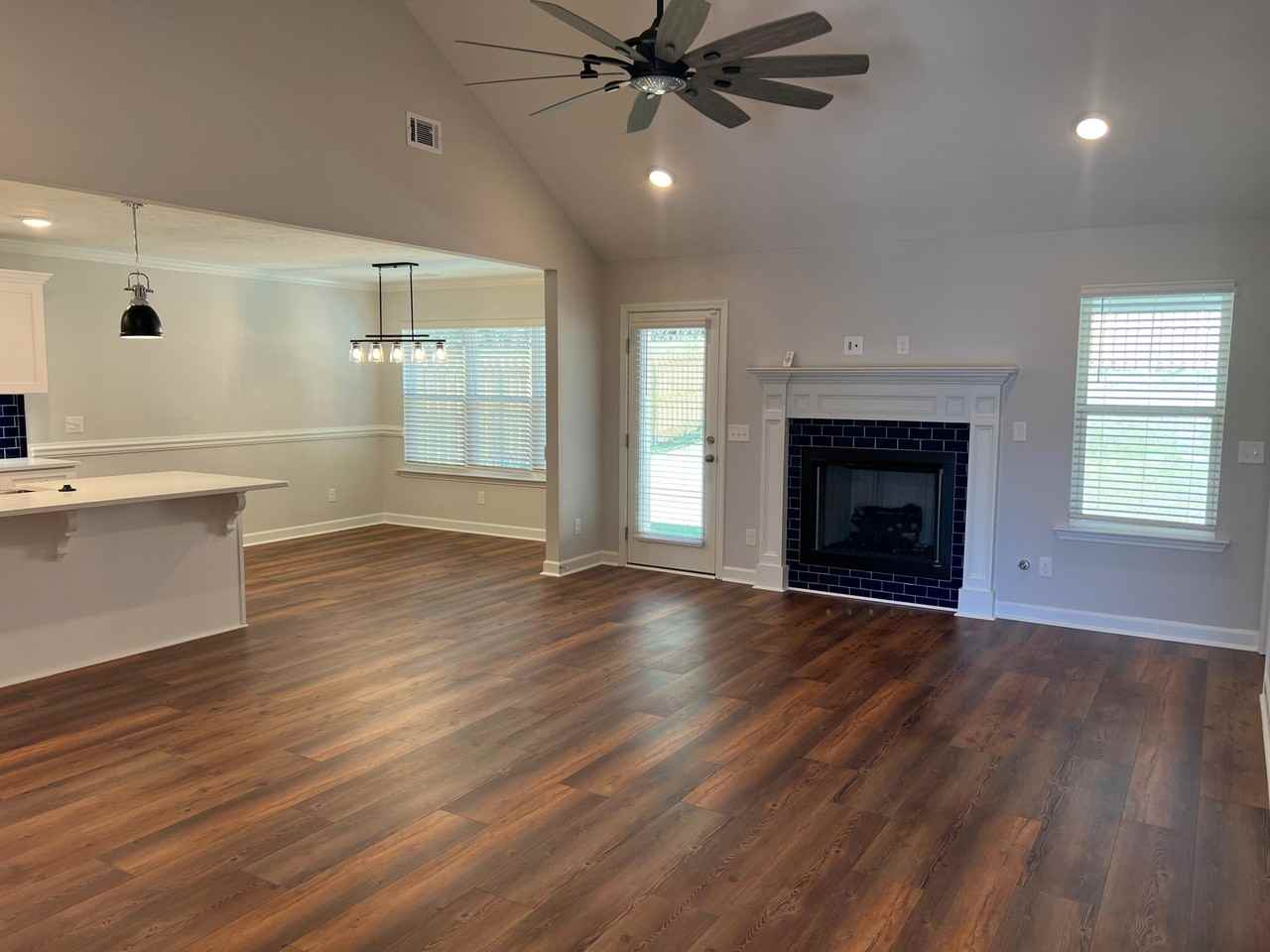 7467 Hanford Dr - Photo 3 of 32