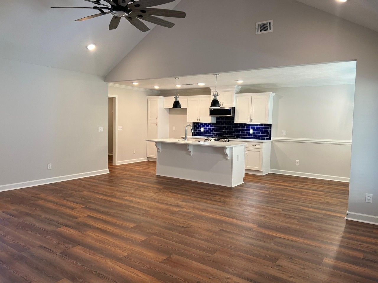 7467 Hanford Dr - Photo 4 of 32