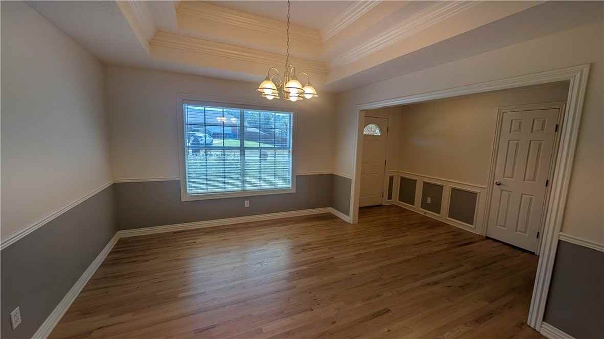 2030 N Hailey Dr - Photo 3 of 19