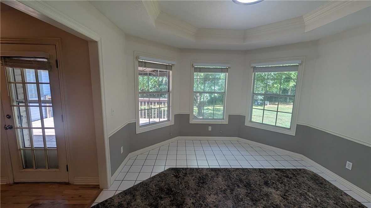 2030 N Hailey Dr - Photo 4 of 19