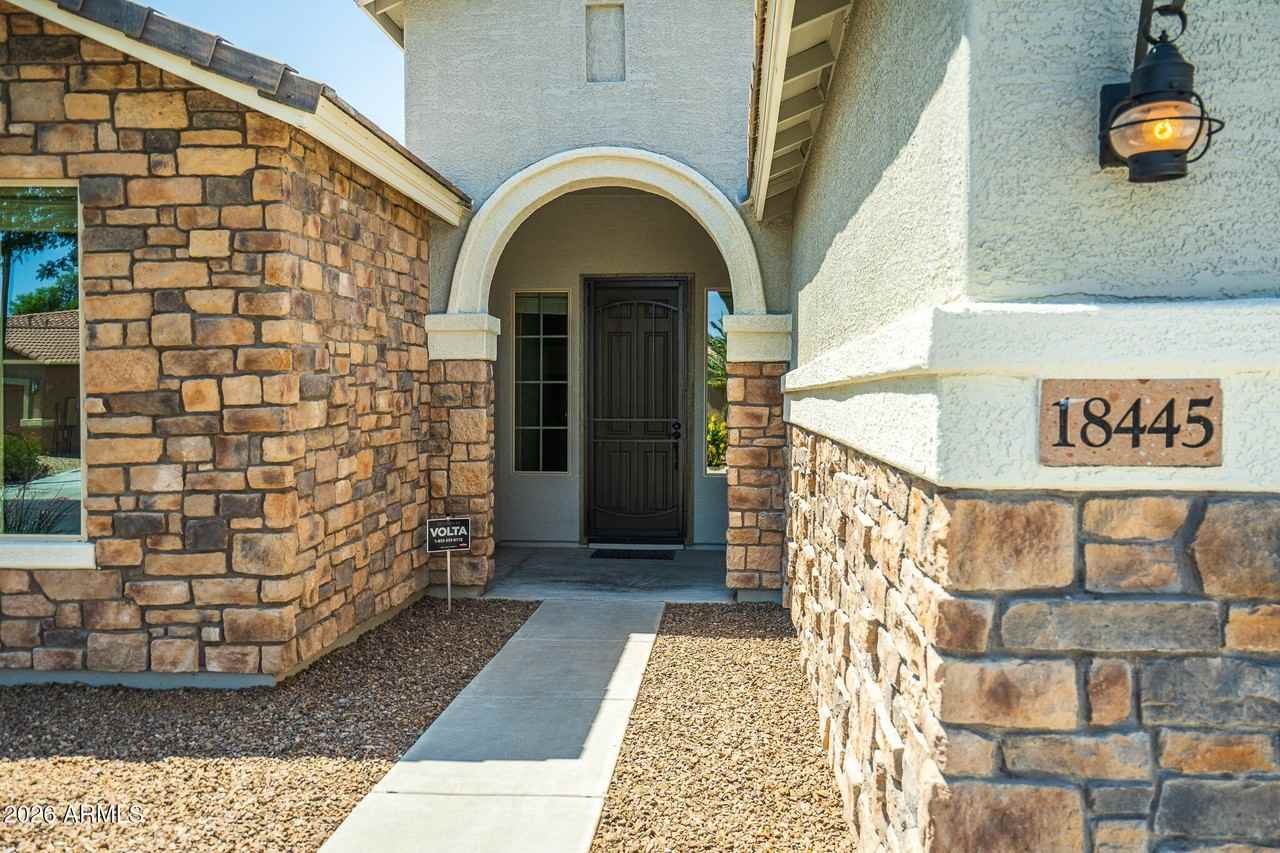 18445 W Saguaro Ln - Photo 2 of 42