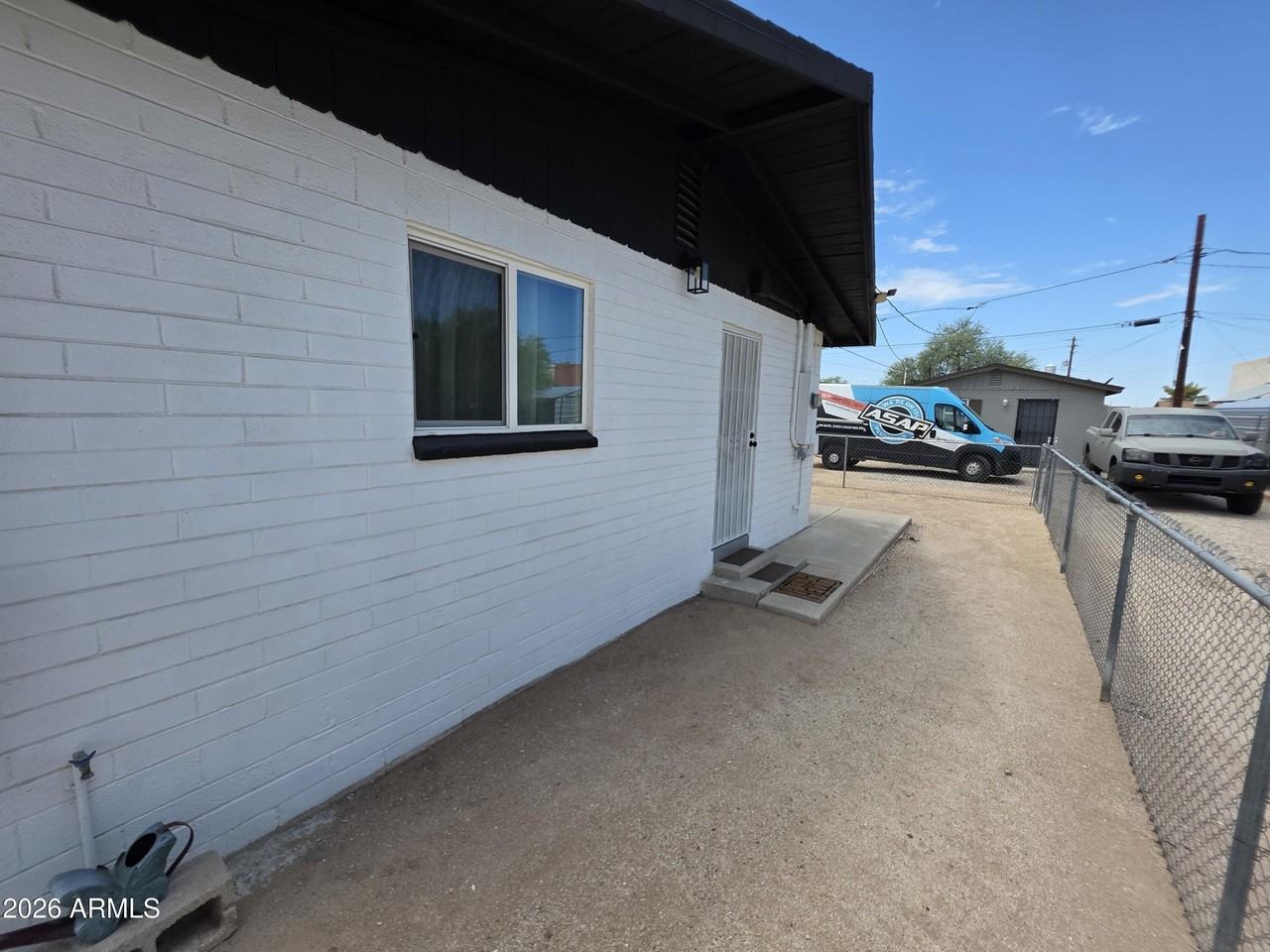 574 S Park St #B - Photo 4 of 21