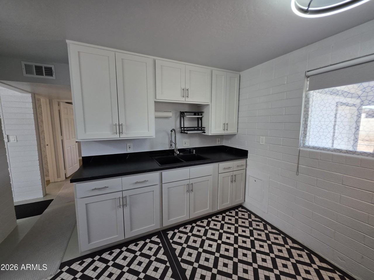 574 S Park St #B - Photo 7 of 21