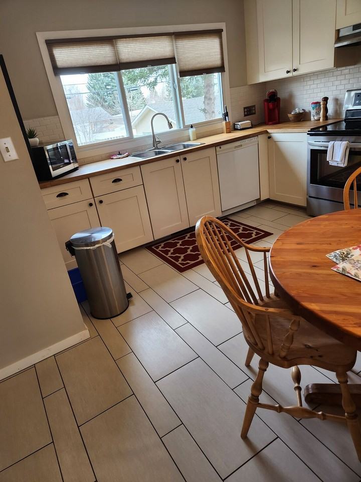 5920 37 St Sw - Photo 5 of 15