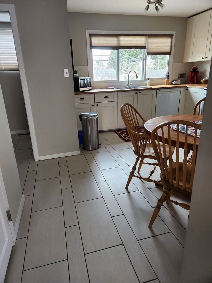 5920 37 St Sw - Photo 7 of 15