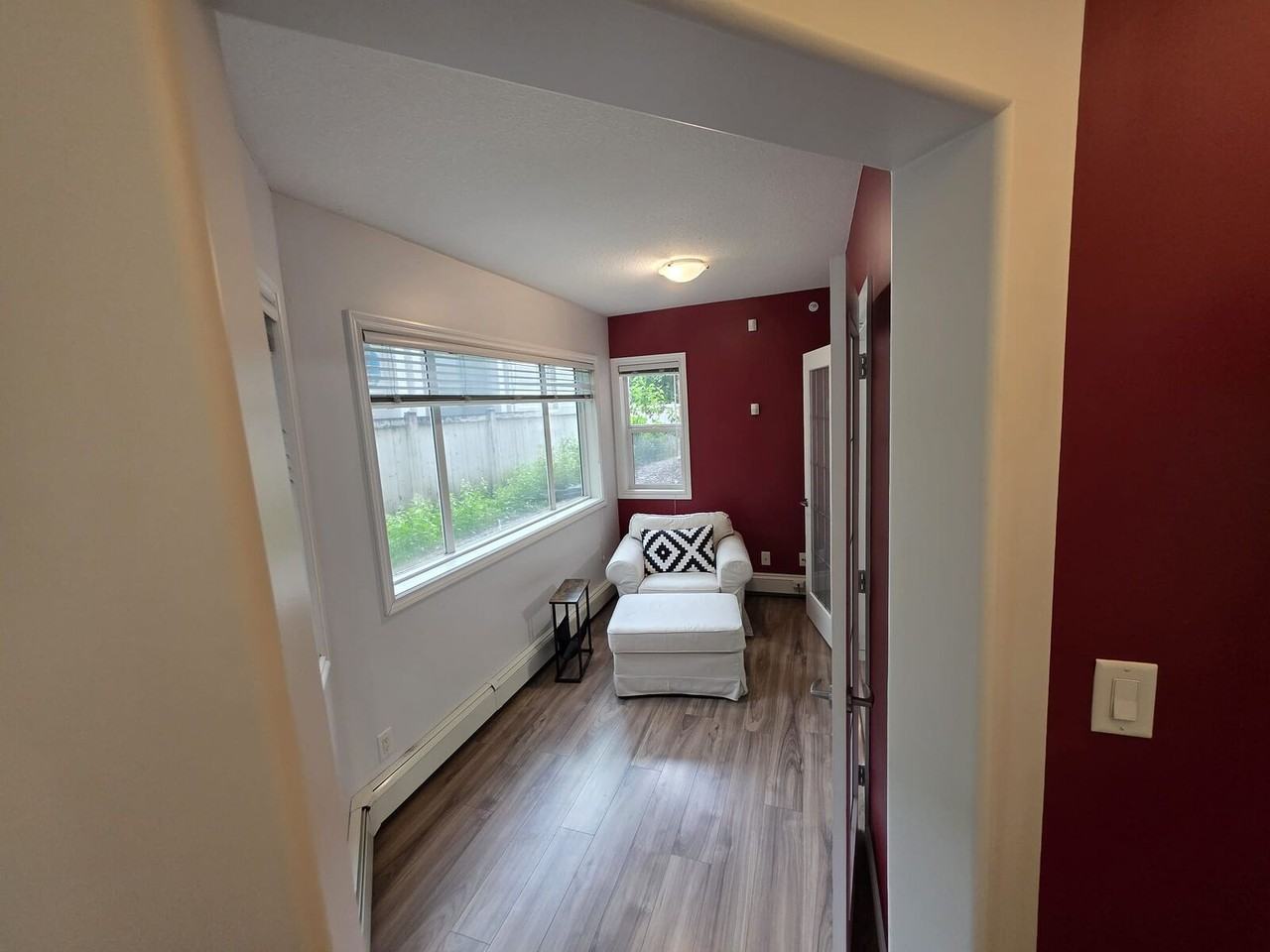 9938 104 St Nw - Photo 5 of 27