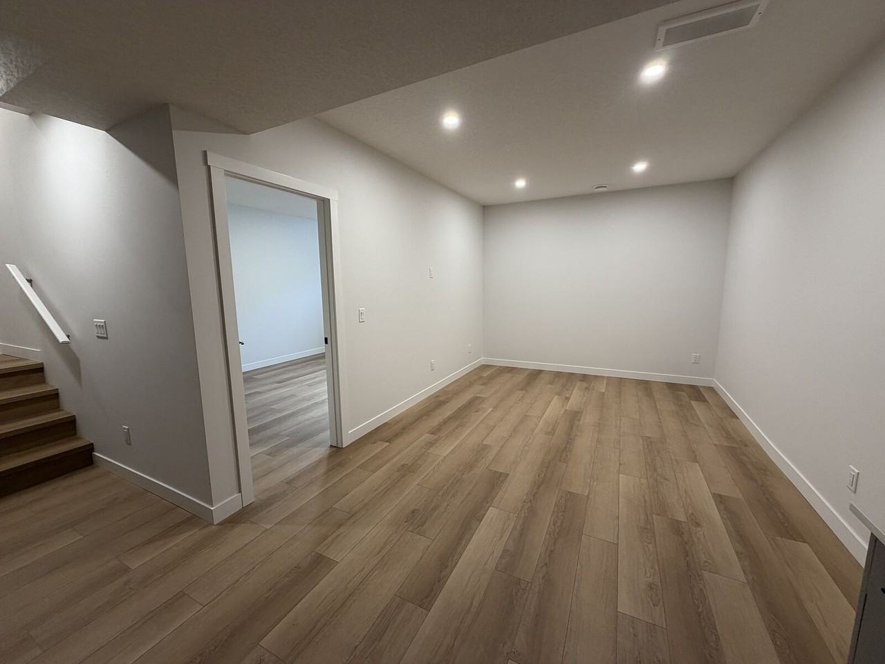 49 Royston Way Nw - Photo 2 of 12