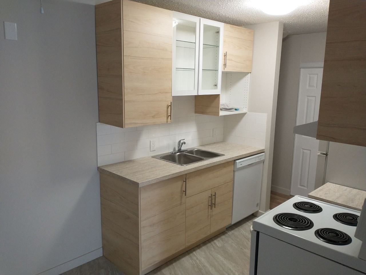 10419 156 St Nw - Photo 2 of 2