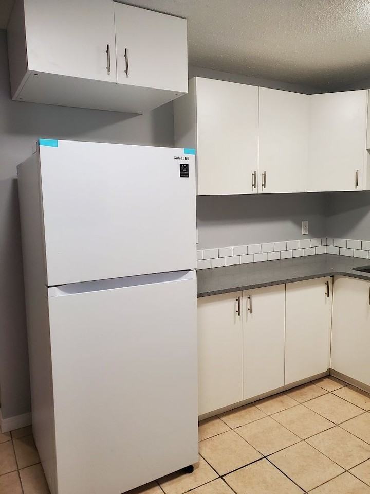 200 Habitat Cres Nw