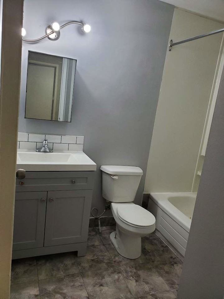 200 Habitat Cres Nw - Photo 4 of 12